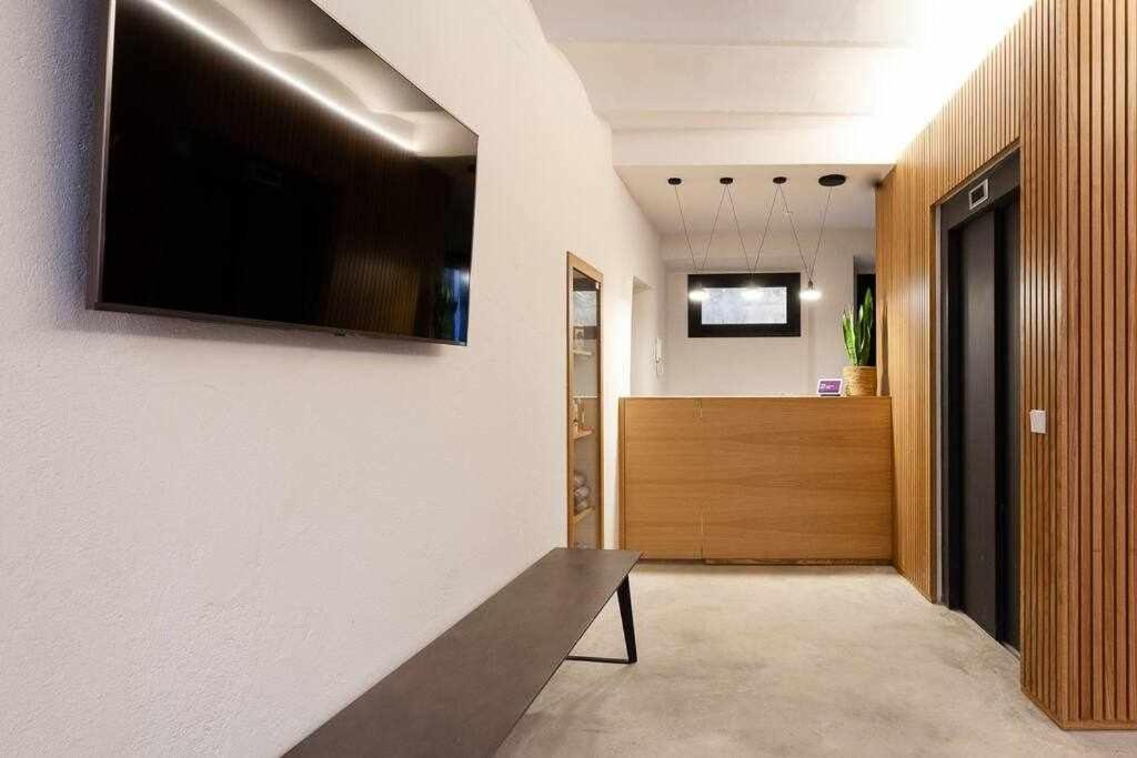 Velo Vern 3 Luxury Penthouse W Views Of City Wall Χιρόνα Εξωτερικό φωτογραφία